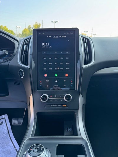 2022 Ford Edge SE