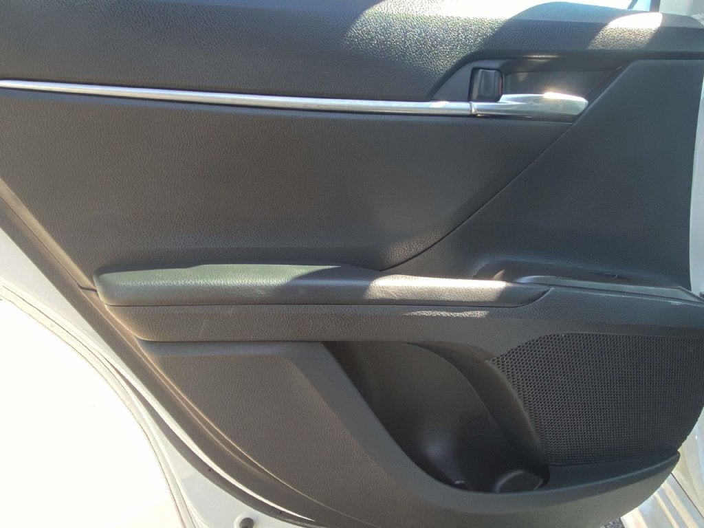2022 Toyota Camry Hybrid LE