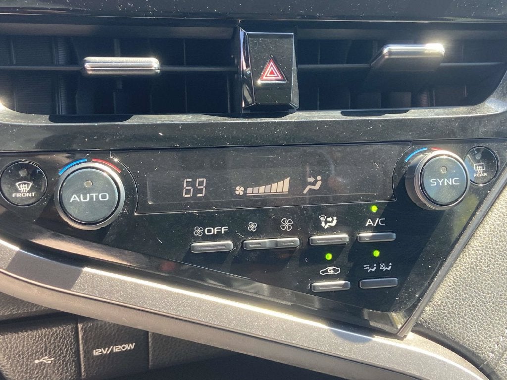 2022 Toyota Camry Hybrid LE