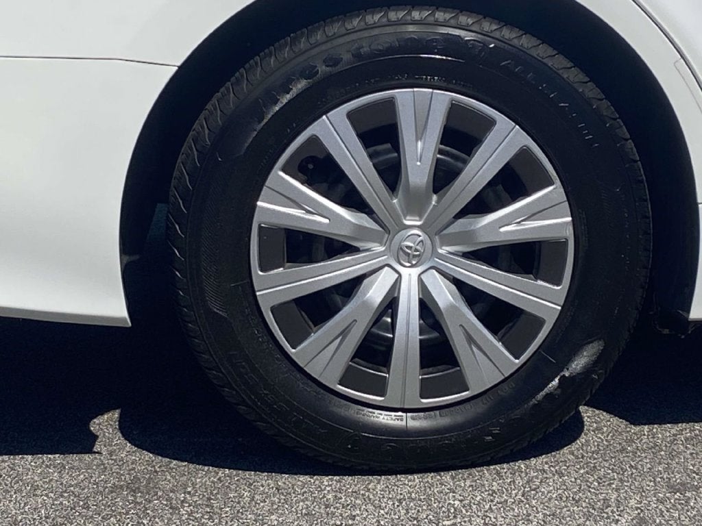 2022 Toyota Camry Hybrid LE