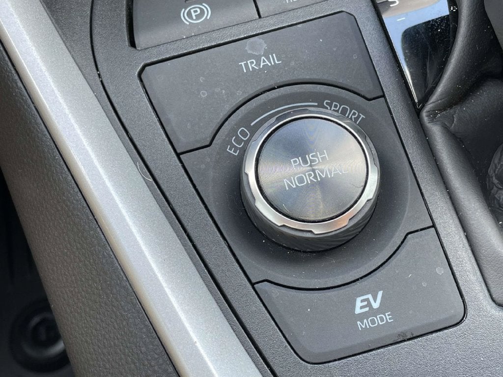 2025 Toyota RAV4 Hybrid XSE