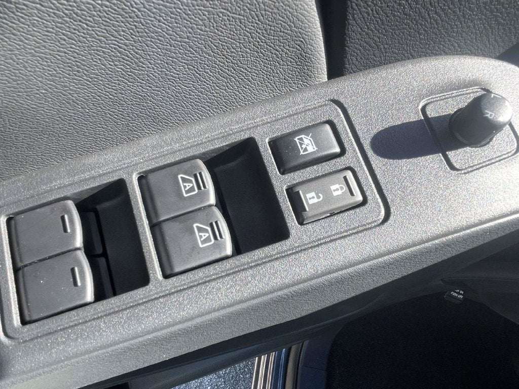 2027 Nissan Frontier Crew Cab SV