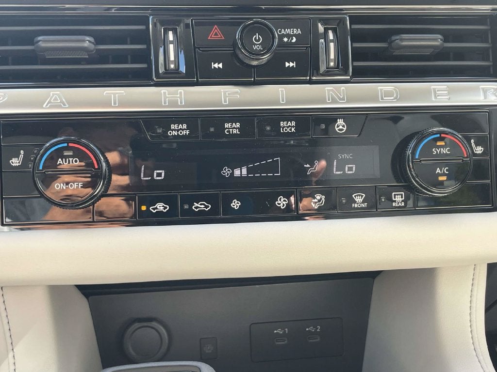 2026 Nissan Pathfinder SL