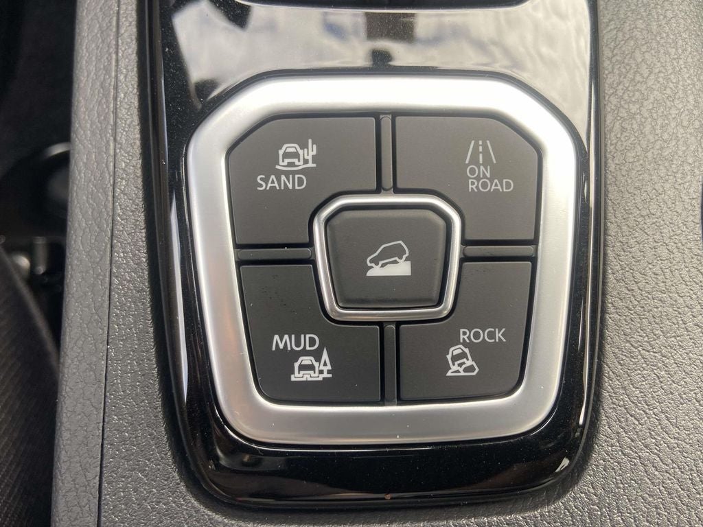 2027 Nissan Frontier Crew Cab SV